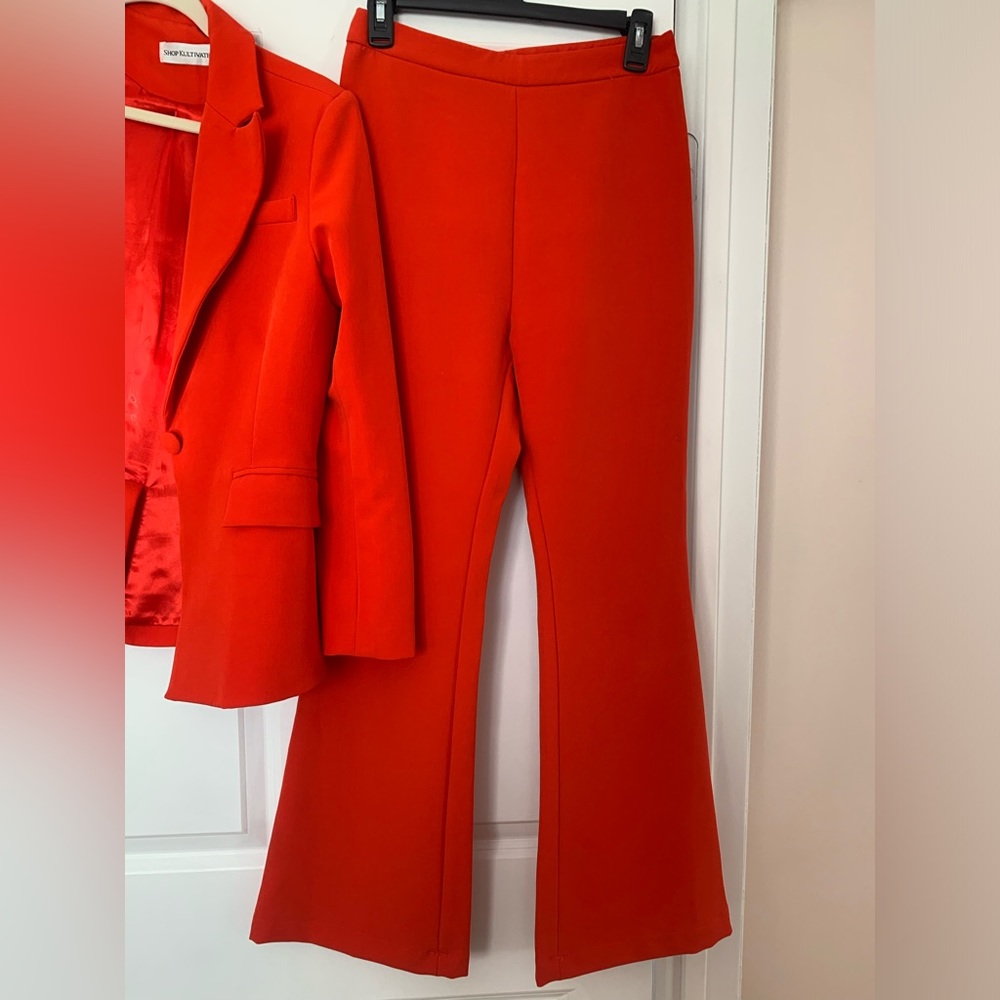 Suite Red Medium - image 2